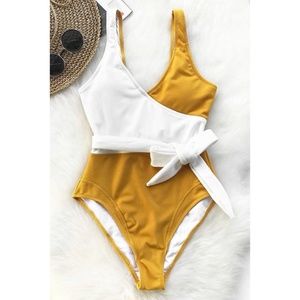 Cupshe The Spring Snow One-Piece Yellow/White Swimsuit, Size M